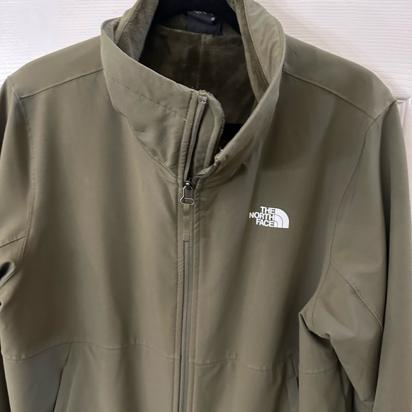 The North Face Women's Jacket - Picture 3 of 11